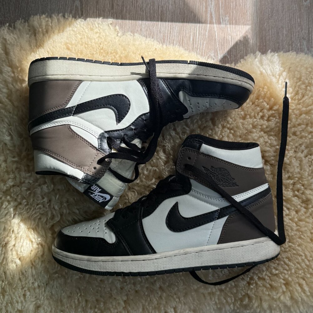Nike Air Jordan 1 Retro High “Dark Mocha” – 10.5 US – Authentic – Used - Good